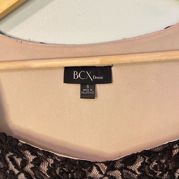 Floral Lace Dress   - Picture 4 of 13